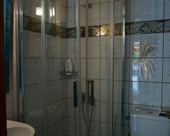 Luxurious Suite Seafront Kalo Nero Beach - Kyparissía - Bathroom