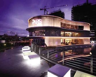 Azure Urban Resort 3 Bedroom Suite - Parañaque - Building