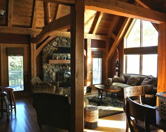 Adventurous Gull Lake - Brainerd - Living room