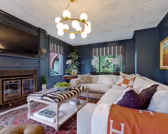Boston Mansion Heated Pool Fire Pit Tennis - Needham - Living room