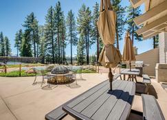 Tahoe Area Townhome Near Hiking and Golfing! - Stateline - Binnenhof