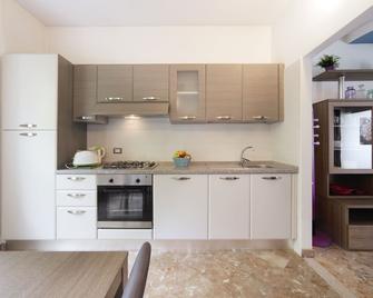 PadovaResidence Apartments - vicino Cappella degli Scrovegni e Ospedale - Padua - Kitchen