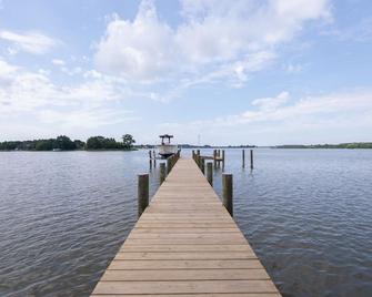 Peaceful family get away with in ground pool and hot tub close to town - Cambridge - Huiskamer