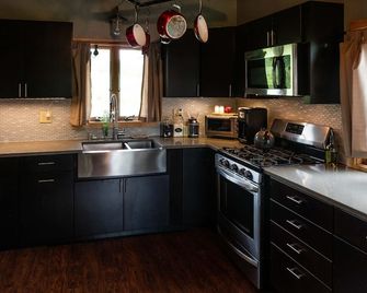 Cozy cabin with great views and fire place! - Fleischmanns - Cocina