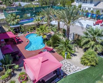 Outdoor Oasis Retreat 10-bedroom Sleeps 22, Sports,Amenities, Arcade, Sauna, Spa - Las Vegas - Pool