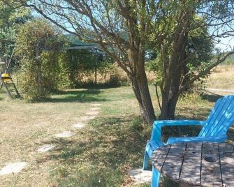 Gite Nature Et Spa - Chartre - Innenhof