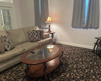 Delightful 3-bedroom apartment with AC in Leesville - Leesville - Huiskamer