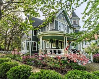 The Nook and Key - Anna - Building
