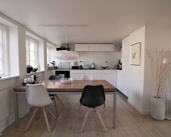 City Apartment In Copenhagen With 2 Bedrooms Sleeps 4 - Copenhagen - Dining room