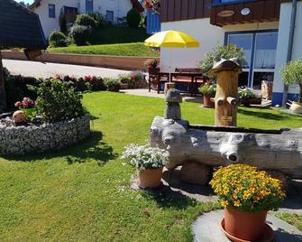 Modern and cosy holiday flat on the Freiburger mountain at Schauinsland - Oberried - Innenhof