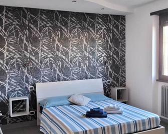 Vittoria House - Civitavecchia - Bedroom