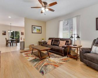 Glen Ellen Retreat #1 Hot Tub and King Beds - Glen Ellen - Sala de estar