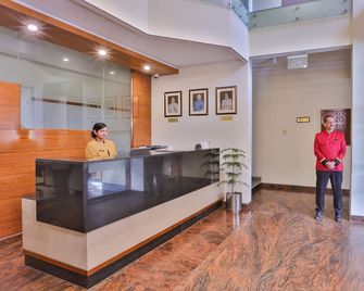 Avari Boutique Multan - Multān - Front desk