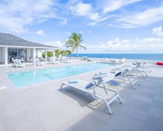 La Perla Palais - Luxury Villa on Private Beach - Terres-Basses - Pool