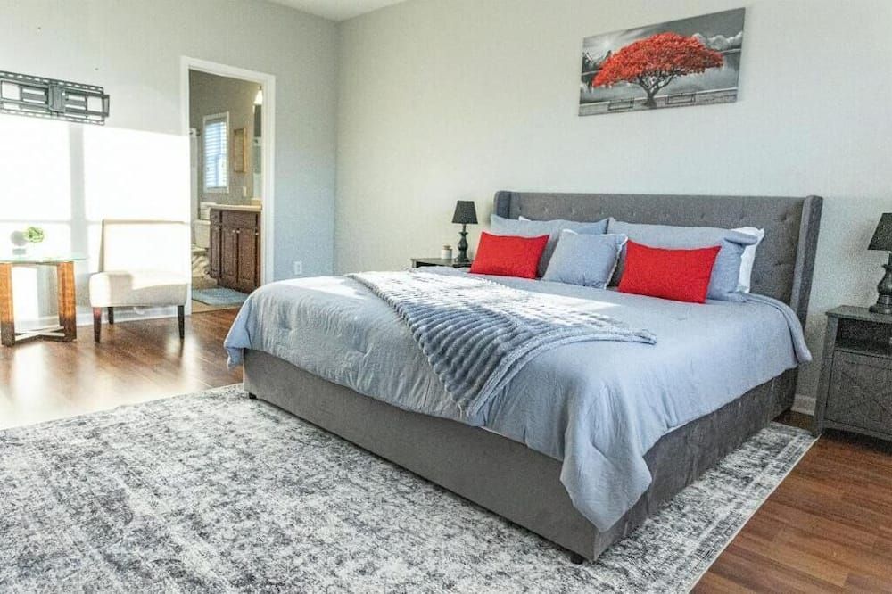 Charming 3-bedroom house in small-town Byron with WiFi, AC, and patio seating. - Byron - Slaapkamer