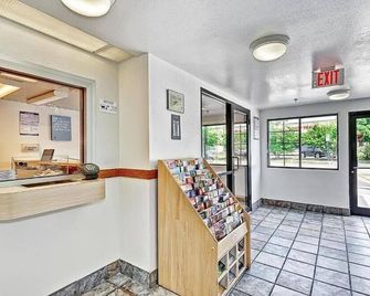 Motel 6 Chicago North Glenview - Glenview - Recepción