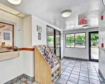 Motel 6 Chicago North Glenview - Glenview - Lobby