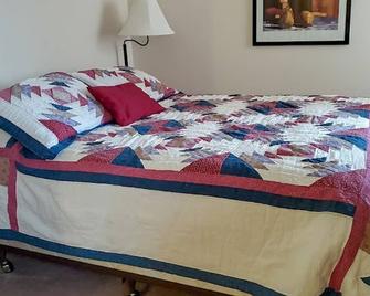 Tenney Mountain Getaway with Magnificent Views of the White Mountains - Plymouth - Bedroom