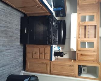 It's Very Quiet For The Most Part! It's A House! - Wichita - Room amenity