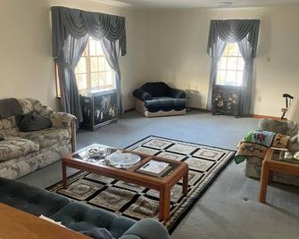 Top floor modern country home - Northampton - Living room