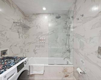Brownstone Lane by Rove Travel | Cozy 2BR Apt - Brooklyn
