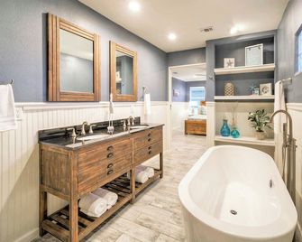 Dapper Dolphin by Avantstay Pool, Game Room - Port Aransas