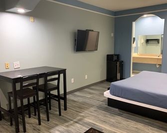 Crystal Suites - Houston