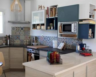 Nid Douillet In Collias - Collias - Cuisine