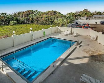 Multi-Level Seaside Condo w/ Easy Beach Access, Pool, & Water Views - Laguna Beach - Piscina