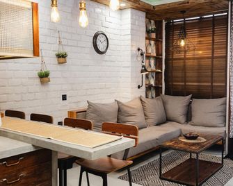 Modern 1BR Walk to Beach & City Spots - Malé