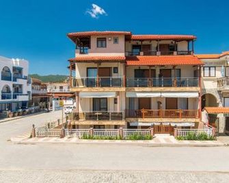 House Kostas On The Beach - Sarti - Building