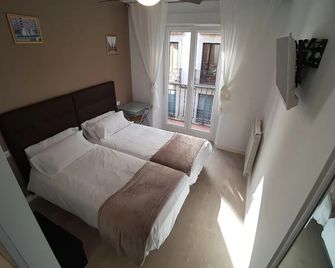 Hostal Puente de Hierro - Logroño - Habitación