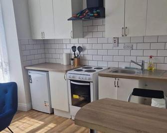 Beautiful 1-Bed Apartment in Cork - Cork - Kitchen