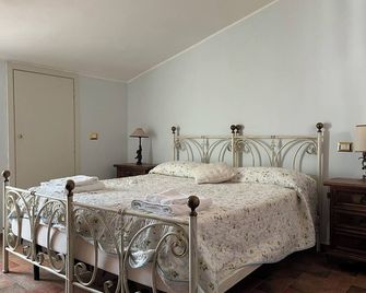 Villa Felici - Five Bedroom Villa, Sleeps 14 - Giuliano di Roma - Quarto