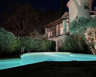 Charming Studio - Venelles - Piscina