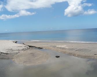 Elaine's Ocean View Dwelling - Méro - Plaża