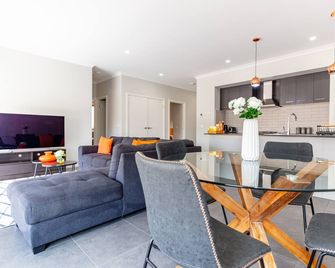 Cosy brand New - Tarneit - Dining room