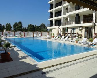 Cantilena Complex - סאני ביץ' - בריכה