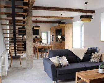 Gîte de charme avec piscine couverte, idéal pour 10 pers., PMR, proche Puy du Fou, grand jardin, loisirs - FR-1-426-428 - Les Herbiers - Wohnzimmer