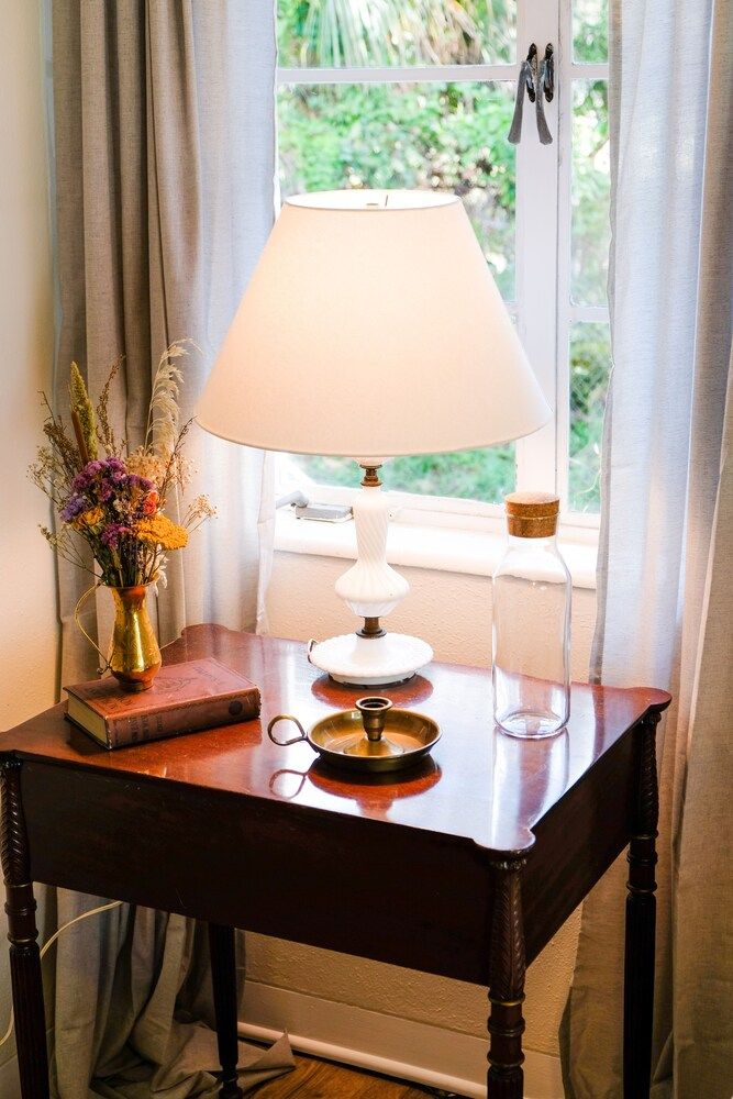 Room amenity view of Cozy Renovated Vintage Modern House Downtown!