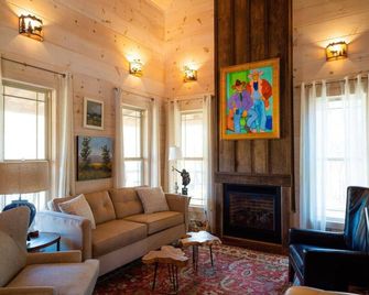 High Point Cottage in the heart of Mentone! - Mentone - Living room