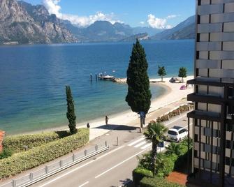 Hotel Anna - Malcesine - Beach