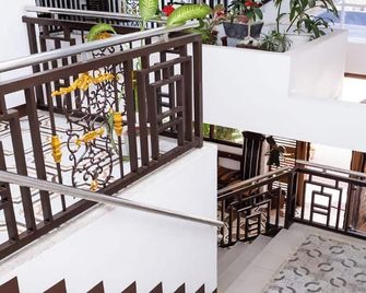 Empress Island Hotel - Alaminos - Escaleras