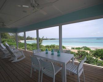 Bita Breeze - Beautiful Beachfront Home on Green Turtle Cay - Green Turtle Cay - Patio