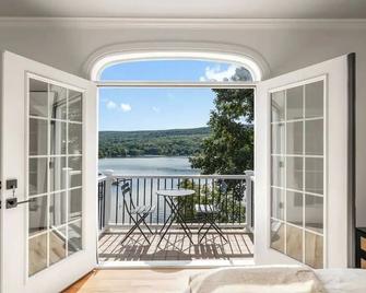 Entire Lakeview Villa, Hot Tub, Firepit, Stunning Cliff Views - Greenwood Lake - Balcony
