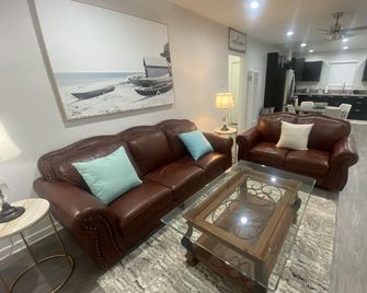 Bonvoyage-Sleep&sail Overnight Stays-Sleeps 6-8 - Long Beach - Salon