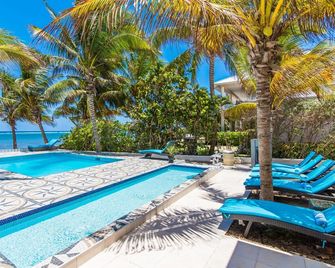 Sprat Bay Luxury Villa - George Town