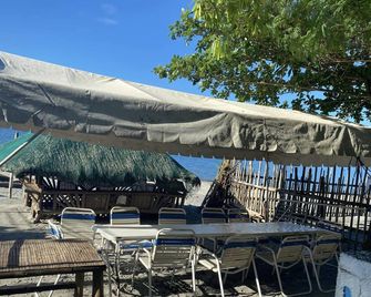 yohan bi-chi and daibu rizo-to - Olongapo - Innenhof