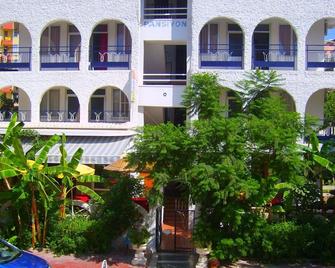 Villa Fortin Pension - Kusadasi - Building