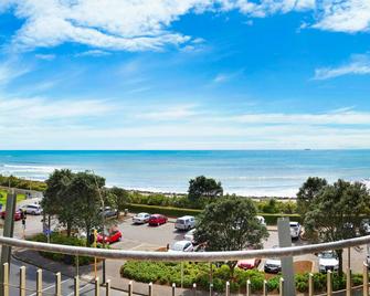 ميلينيوم هوتل نيو بليماوث، ووتر فورنت - نيو بليموث - شرفة